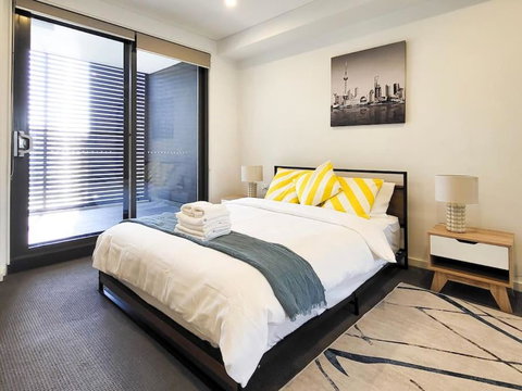 Modern Elegance: 2 Bedroom Oasis W/ Free Parking - Stayed 2