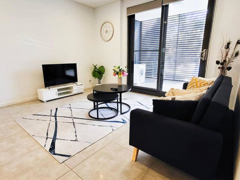 Modern Elegance: 2 Bedroom Oasis W/ Free Parking - Stayed 3