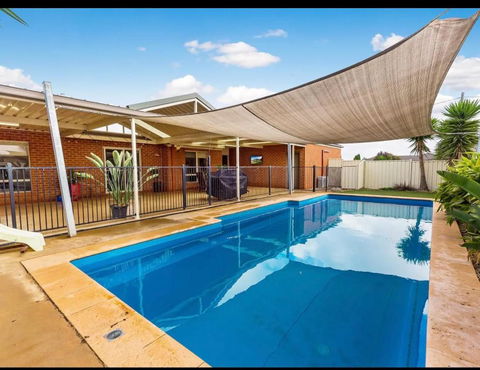 Modern Family Home With Pool - Stays Accommodation 0