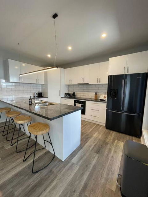 Modern Home Away From Home - Stayed 2