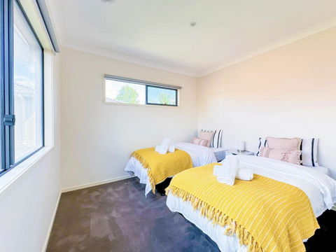Modern Home In Central Oakleigh East - Stayed 2