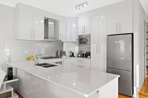 Modern Scarborough Townhouse - Stayed 3