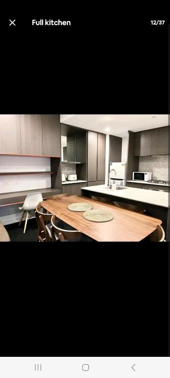 NESUTO DOCKLANDS - Stayed 1