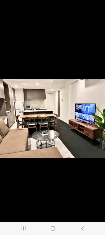 NESUTO DOCKLANDS - Stayed 3
