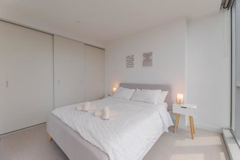 NEW Top Floor L70 CBD Luxury Apt - Stayed 2