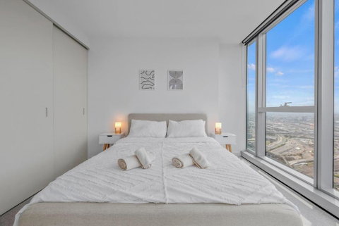 NEW Top Floor L70 CBD Luxury Apt - Stayed 1