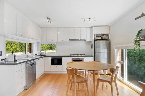 New Town Bungalow - A Leafy Family Haven - Stays Accommodation 2