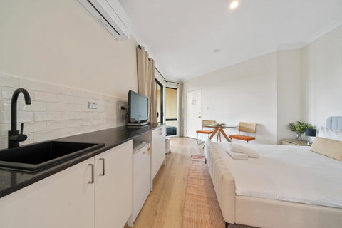 Newly Renovated Central Private Studio - Stays Accommodation 3