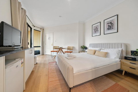 Newly Renovated Central Private Studio - Stays Accommodation 1
