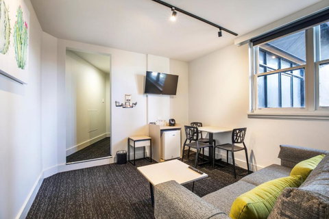 Nightcap At Glengala Hotel - Stays Accommodation 3