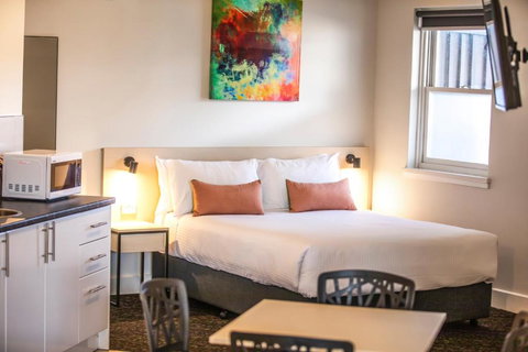 Nightcap At Glengala Hotel - Stays Accommodation 0