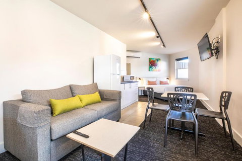 Nightcap At Glengala Hotel - Stays Accommodation 1