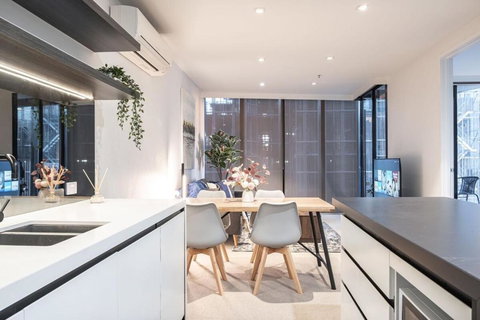 Next To Marvel Stadium 2br Free Parking - Stays Accommodation 2