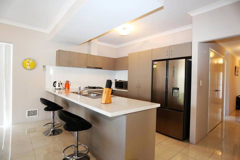Nice And Neat House For Your Journey - Renovated - Stays Accommodation 3