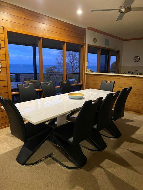 Ocean Blue KI. Absolute Ocean Front, Free WiFi - Stays Accommodation 2