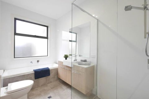 No Stairs Dbl Garage Aircon Woodville North - Stays Accommodation 3