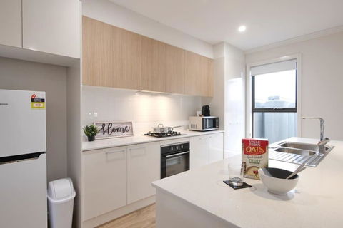 No Stairs Dbl Garage Aircon Woodville North - Stays Accommodation 2