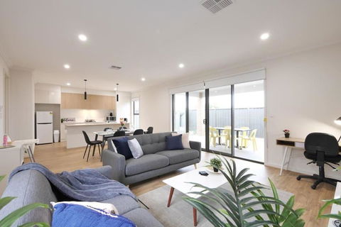 No Stairs Dbl Garage Aircon Woodville North - Stays Accommodation 0