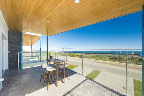 Oceans View - Luxury Apartment With Ocean Views - Stayed 2
