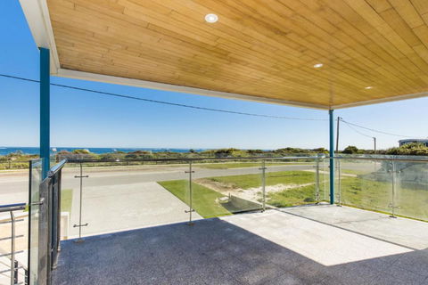 Oceans Waves - Luxury Apartment With Ocean Views - Stayed 2