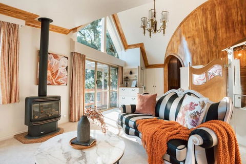 Olinda Enchanted Tower Spa Gas Log Fire And Netflix - Stayed 0