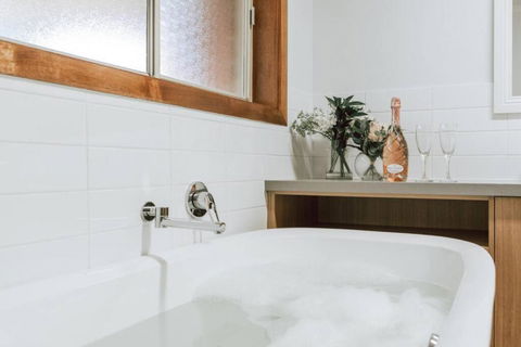 Olinda Rise Retreat House Fire Bathtub And Brekky - Stayed 2