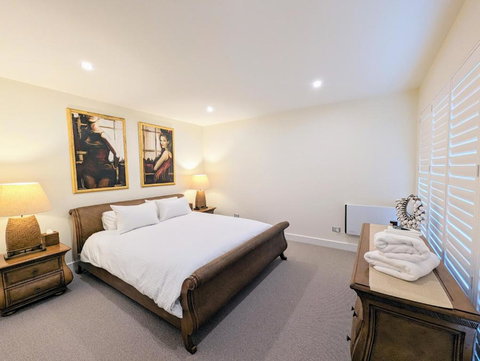 ONE Luxury Apartment - Stayed 2