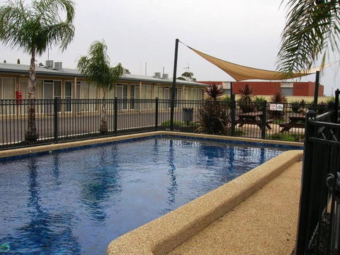 Overlander Hotel Motel - Stays Accommodation 3