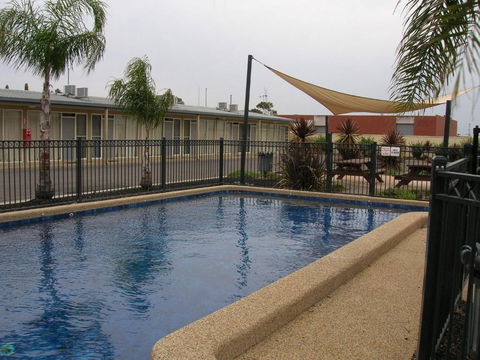 Overlander Hotel Motel - Stays Accommodation 0