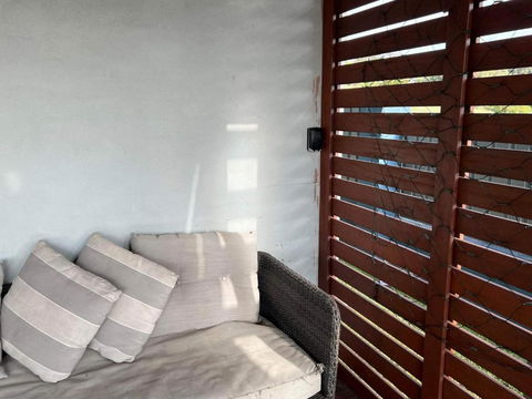 One Bedroom CBD Unit, Walk To Beaches & Cafes - Stayed 3