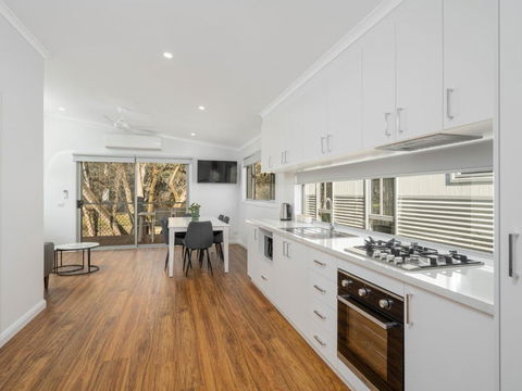 Painters Island Holiday Park - Stays Accommodation 2