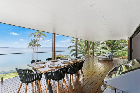 Panoramic Lakefront 6 BDRM Villa - Stayed 2