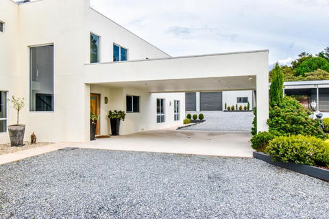 Paradise Point - Entire Home In Clarence Point, Tasmania Australia, 10 Guests 7 Bedrooms 7 Beds 3 Baths - Stayed 0