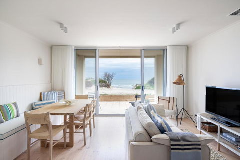 Pearl, Designer Beachfront Retreat, Semaphore Park - Stays Accommodation 3