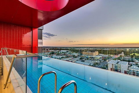 Pearl On Grote Pool&Gym Central Mkt Parking - Stayed 2