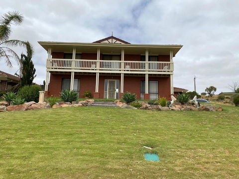Pelican Retreat - Corporate / Tradie / Family - Stayed 1