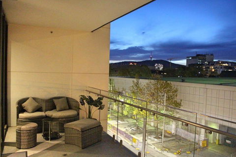 Perfectly Located Modern Apartment - Canberra CBD - Stayed 0