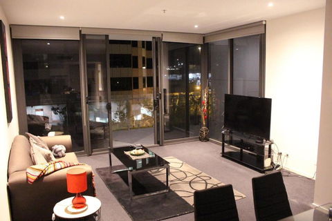 Perfectly Located Modern Apartment - Canberra CBD - Stayed 1