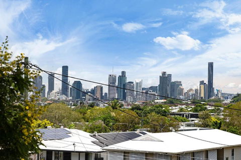 Pet Friendly Family Home In Brisbane - Relocations And Family Stays - Fast Internet - Parking - Netflix - Stays Accommodation 1