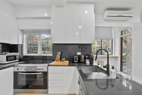 Pet-Friendly Home Just Minutes From Bondi Beach - Stayed 1