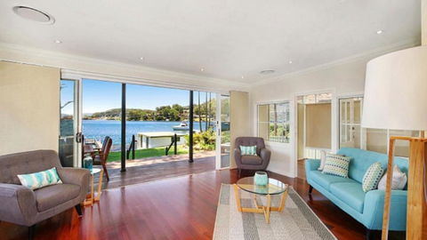 Pine Tree Cottage - Waterfront - Stays Accommodation 2
