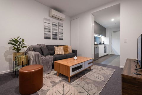 Pleasant &bright 2br2ba Apt Footscray Pool - Stayed 0