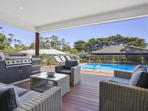 Pool And Spa - 300m Walk To Beach - Stayed 1