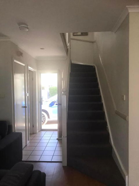 Poppies Lakeview Terrace - 2 Bedroom - Stays Accommodation 2