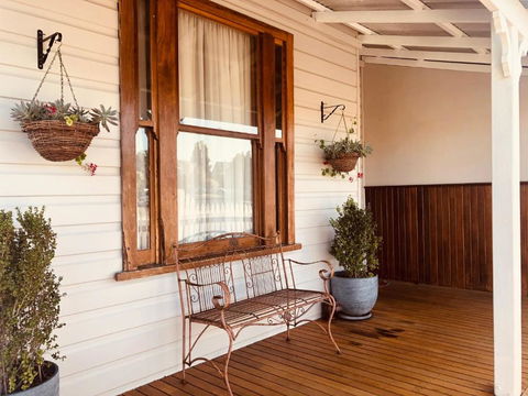 Railway Cottage - Stays Accommodation 1