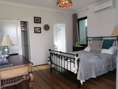 Private & Cosy! Master Bedroom In Perth With Garden View - Stayed 2