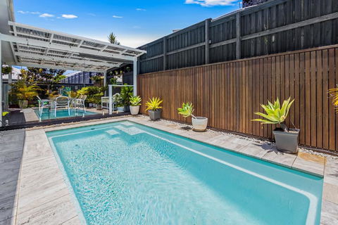 Premium 4-Bed Coastal Escape With BBQ And Pool - Stayed 1