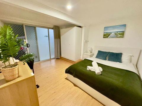Prime 1BR Near Transport And Retail - Stayed 2