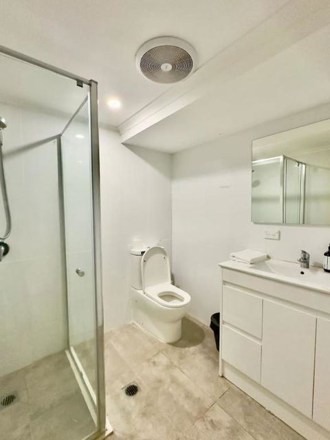 Prime 1BR Near Transport And Retail - Stayed 3