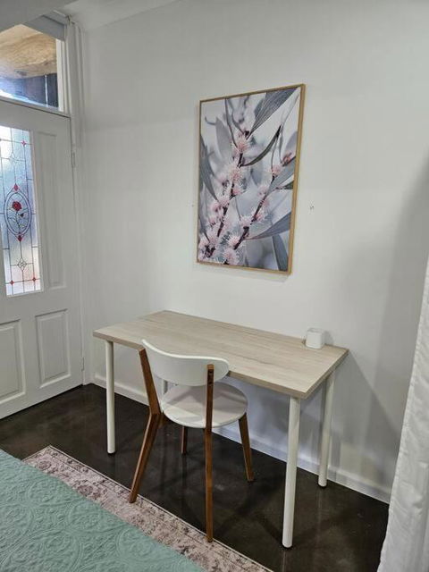 Prime Location: Just Steps Away From Oxford Street - Stays Accommodation 3